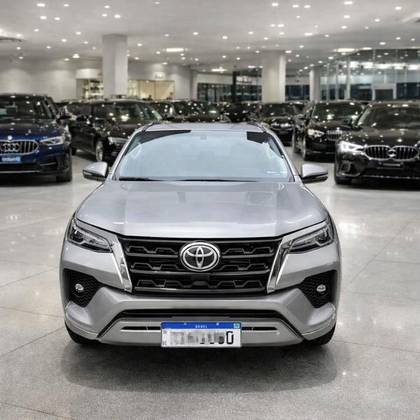 TOYOTA HILUX SW4 2.8 D-4D TURBO DIESEL SRX 7L 4X4 AUTOMÁTICO